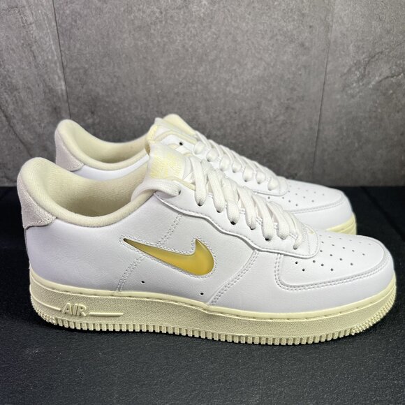 Nike Air Force 1 '07 LX Pale Vanilla Size 8.5 Mens Sneakers - Picture 2 of 12